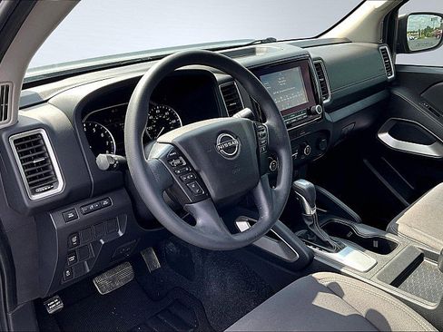 Used 2022 Nissan Frontier SV w/ Technology Package image 12