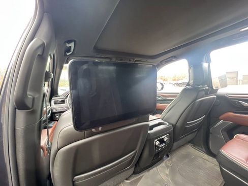 Used 2023 GMC Yukon Denali Ultimate AWD/4WD image 32