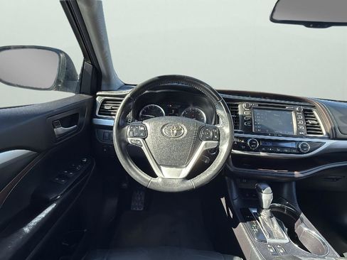 Used 2016 Toyota Highlander XLE image 10