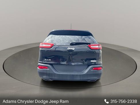Used 2018 Jeep Cherokee Latitude Plus w/ Comfort/Convenience Group AWD/4WD image 8
