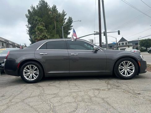 Used 2016 Chrysler 300 C RWD image 3