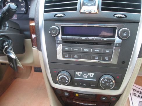 Used 2009 Cadillac SRX AWD w/ Third Row Seating Package image 19