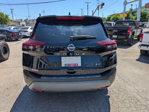 Used 2023 Nissan Rogue SV FWD image 7