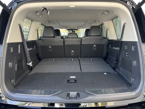 Certified 2026 INFINITI QX80 Luxe w/ Cargo Package AWD/4WD image 20