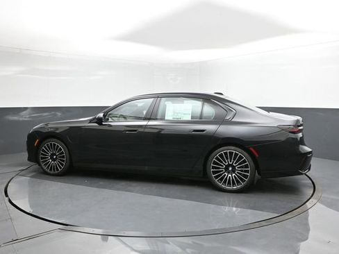 New 2025 BMW 750e xDrive w/ Premium Package image 5