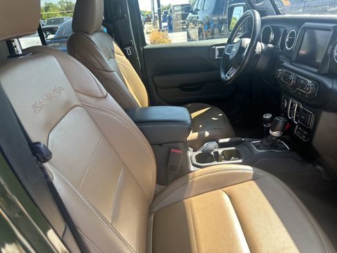 Used 2022 Jeep Wrangler Unlimited Sahara w/ Cold Weather Group AWD/4WD image 35