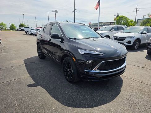 Used 2024 Buick Encore GX Sport Touring AWD/4WD image 8