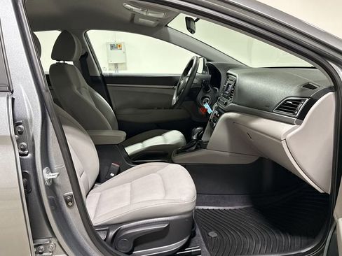 Used 2018 Hyundai Elantra SE w/ Winter Weather Package FWD image 20