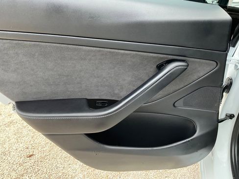 Used 2019 Tesla Model 3 Long Range image 19