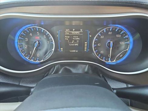 Used 2018 Chrysler Pacifica Touring Plus w/ Tire & Wheel Group image 11