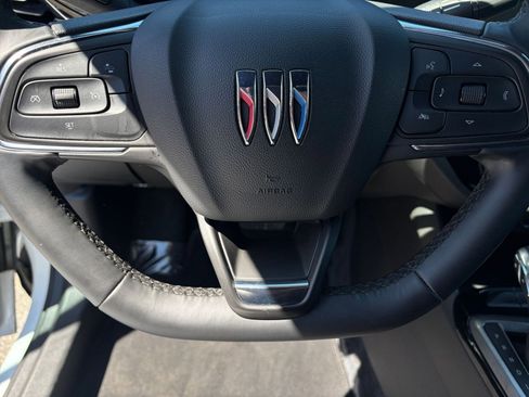 Used 2025 Buick Envista Sport Touring image 28