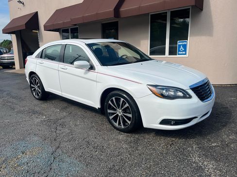 Used 2013 Chrysler 200 Touring w/ S Exterior Appearance Pkg FWD image 3