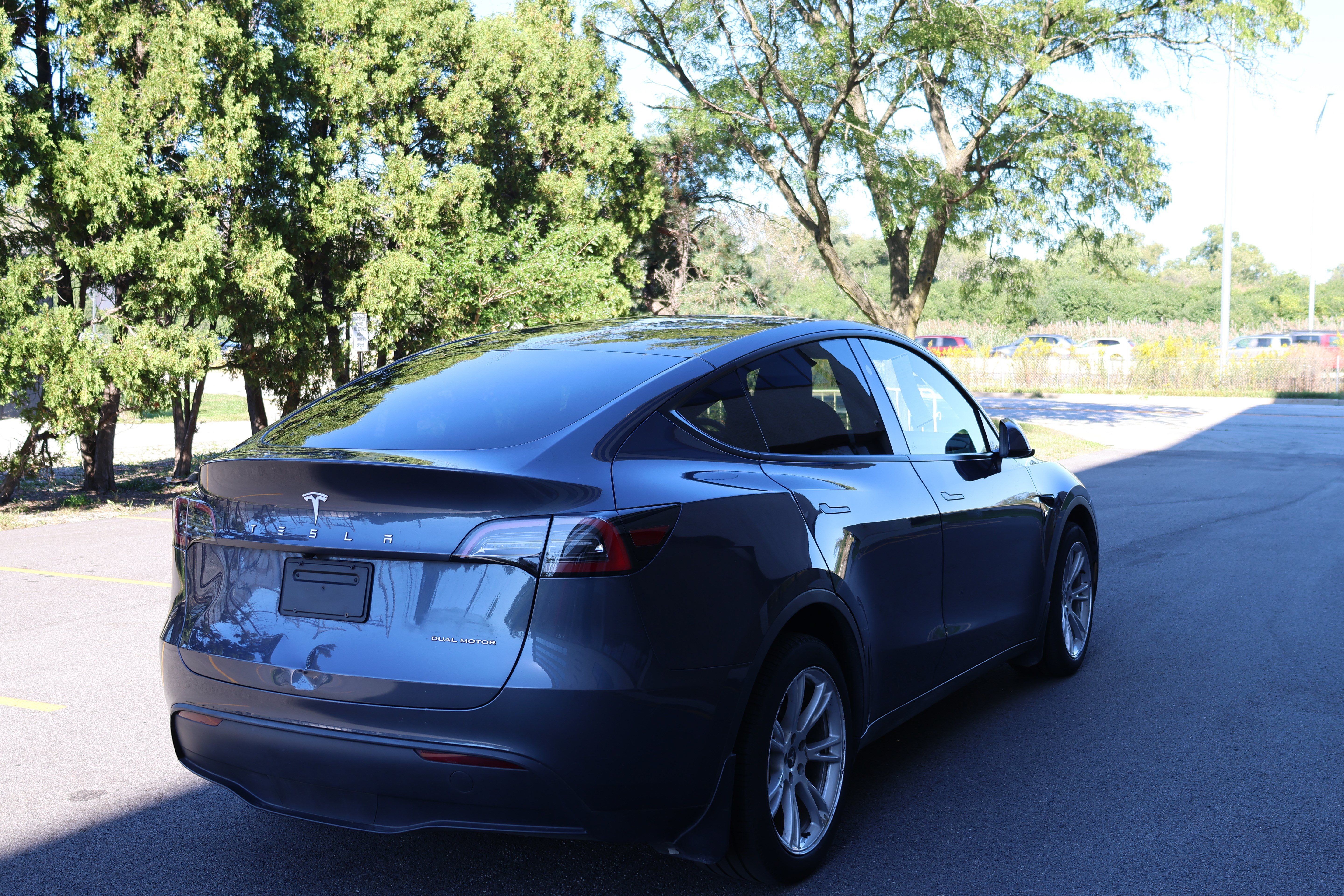 Used 2023 Tesla Model Y Long Range AWD/4WD image 3