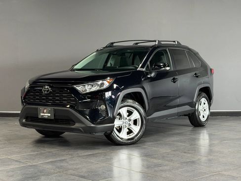 Used 2019 Toyota RAV4 XLE w/ Convenience Package FWD image 1