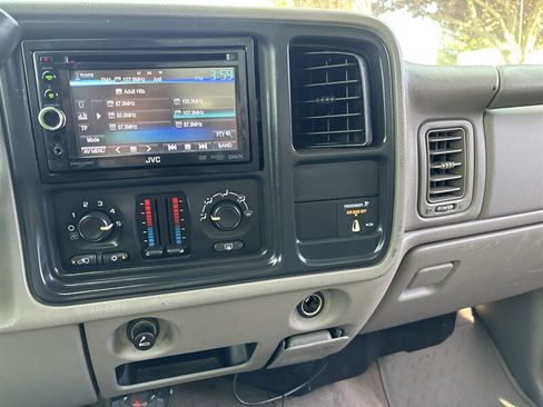 Used 2005 GMC Sierra 2500 SLE w/ Skid Plate Package AWD/4WD image 42