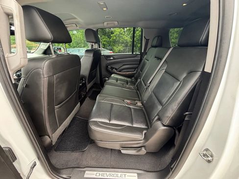 Used 2019 Chevrolet Suburban LT RWD image 25