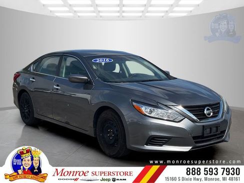 Used 2016 Nissan Altima 2.5 S w/ Power Driver Seat Package FWD image 1