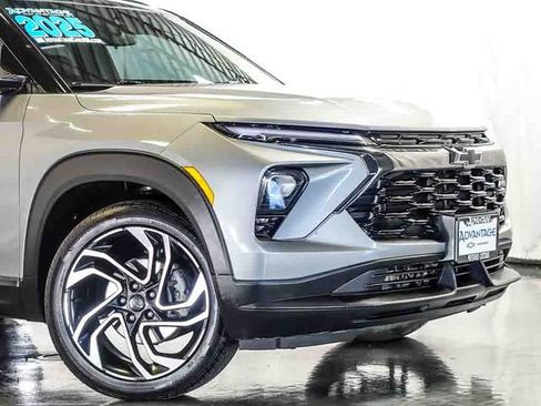 Certified 2025 Chevrolet TrailBlazer RS w/ Driver Confidence Package FWD image 3