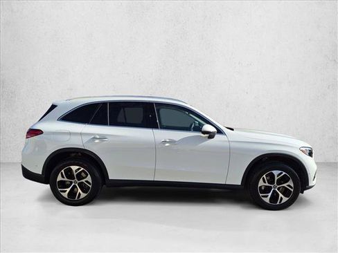 Used 2025 Mercedes-Benz GLC 350e 4MATIC image 4