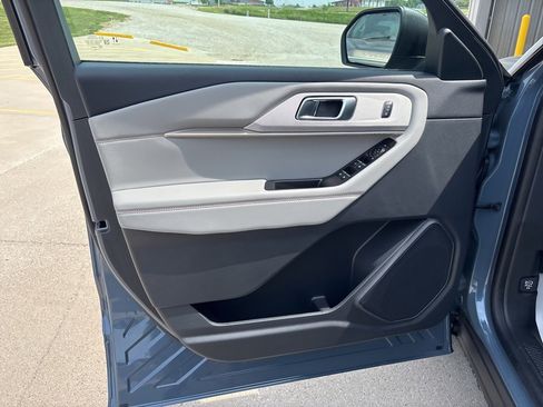 New 2025 Ford Explorer Active w/ Active Comfort Package image 13