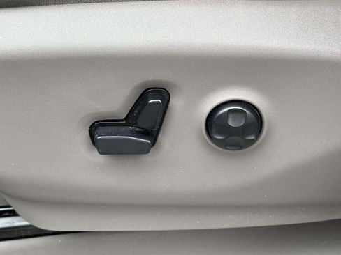 Used 2017 Chrysler Pacifica Touring image 30