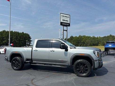 Used 2024 GMC Sierra 2500 AT4 w/ AT4 Preferred Package AWD/4WD image 2