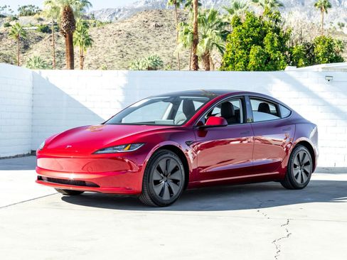 Used 2025 Tesla Model 3 image 1