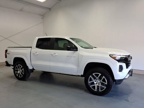 Used 2023 Chevrolet Colorado Z71 w/ Z71 Convenience Package 2 AWD/4WD image 2