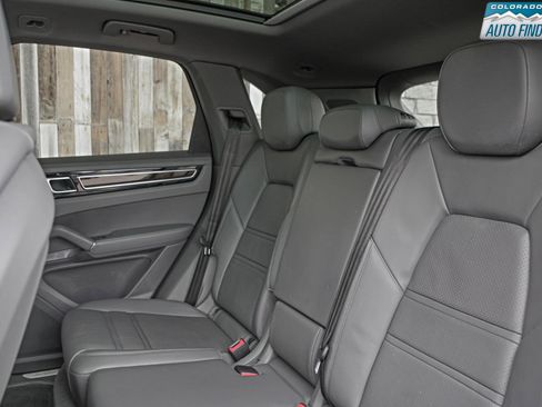 Used 2020 Porsche Cayenne AWD/4WD image 25