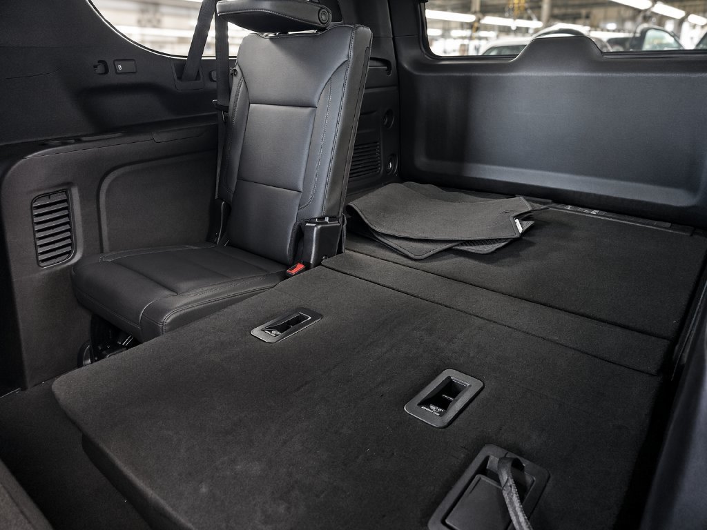 Used 2025 Chevrolet Suburban Z71 AWD/4WD image 7