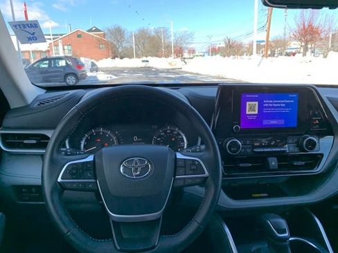 Certified 2025 Toyota Highlander XLE image 17