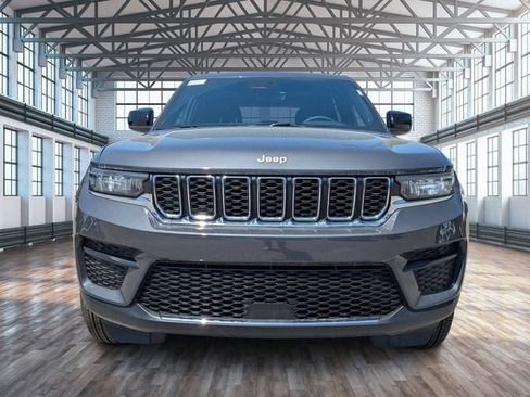 New 2025 Jeep Grand Cherokee Laredo w/ Luxury Tech Group I RWD image 9