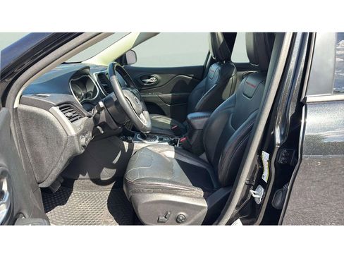 Used 2016 Jeep Cherokee Trailhawk w/ Comfort/Convenience Group AWD/4WD image 11