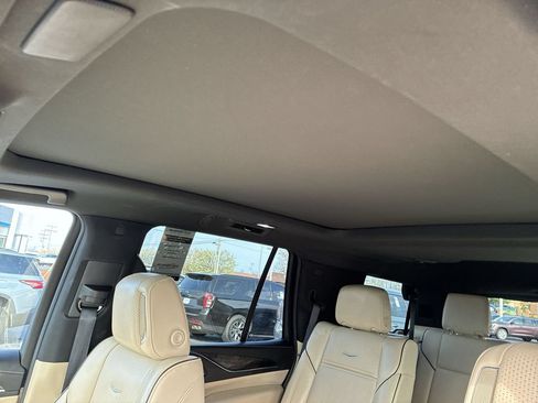 Used 2023 Cadillac Escalade Premium Luxury w/ Performance Package AWD/4WD image 18