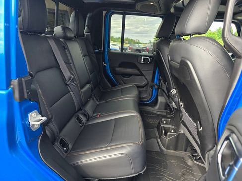 New 2025 Jeep Gladiator Sport image 20