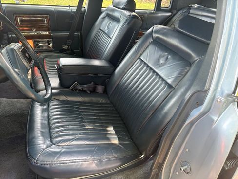 Used 1992 Cadillac Brougham RWD image 9