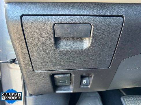 Used 2021 Toyota Highlander XLE AWD/4WD image 24