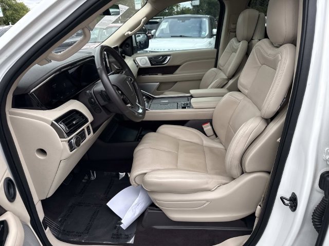 Used 2020 Lincoln Navigator L Reserve w/ Equipment Group 208A Reserve AWD/4WD image 14
