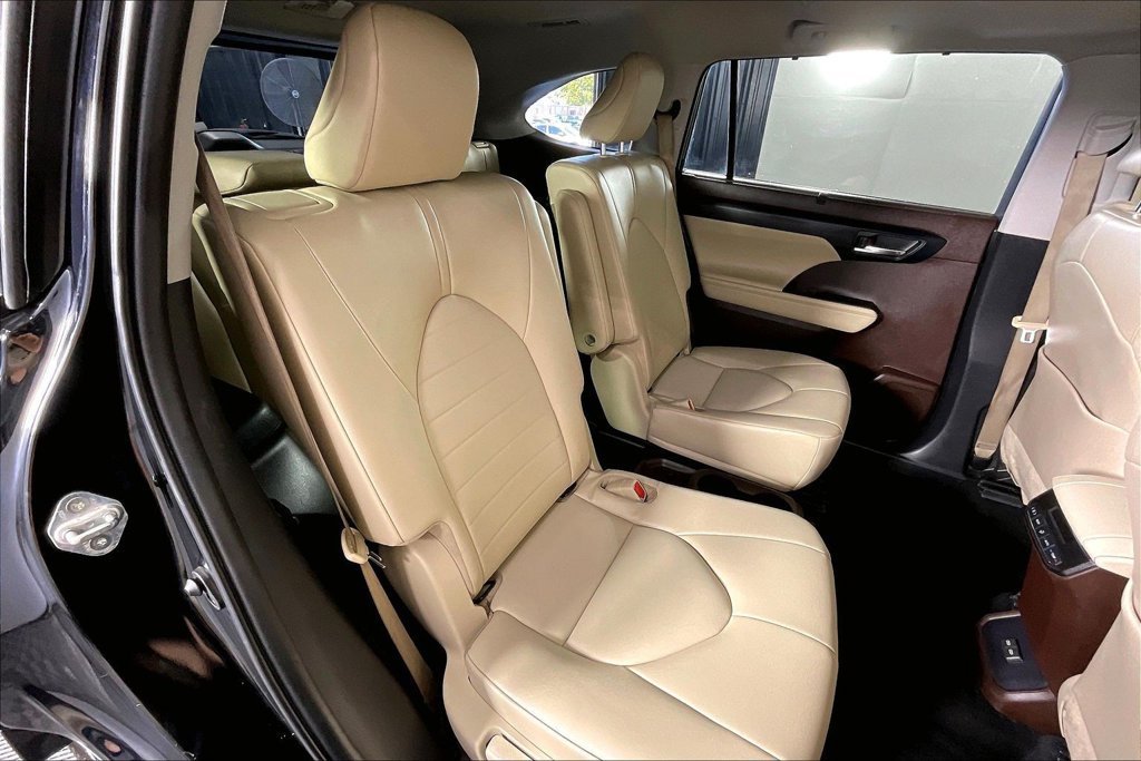 Used 2022 Toyota Highlander XLE AWD/4WD image 35