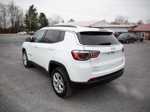 Used 2024 Jeep Compass Latitude image 5