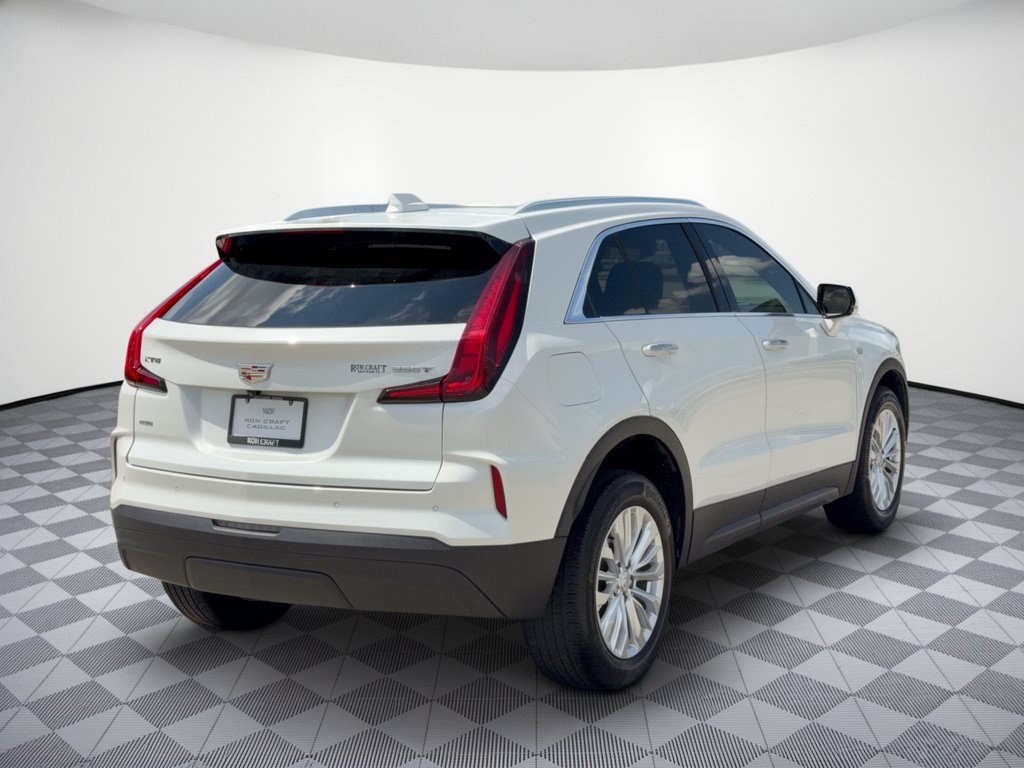 Certified 2024 Cadillac XT4 Luxury w/ Cold Weather Package AWD/4WD image 9