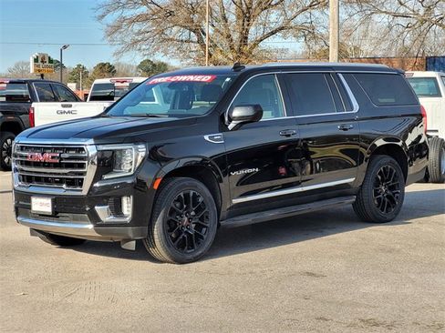 Used 2022 GMC Yukon XL SLT image 3