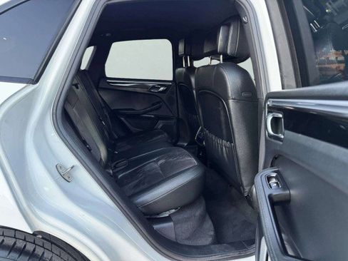 Used 2018 Porsche Macan image 39