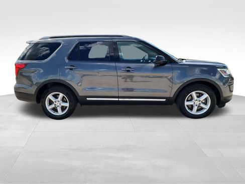 Used 2018 Ford Explorer XLT image 8