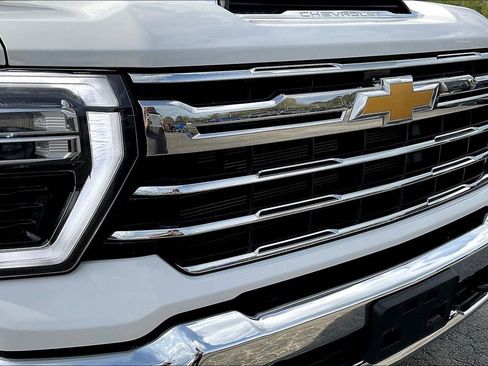 Used 2024 Chevrolet Silverado 2500 LTZ w/ LTZ Convenience Package image 32