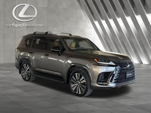 Used 2024 Lexus LX 600 4WD w/ Appearance Package image 5