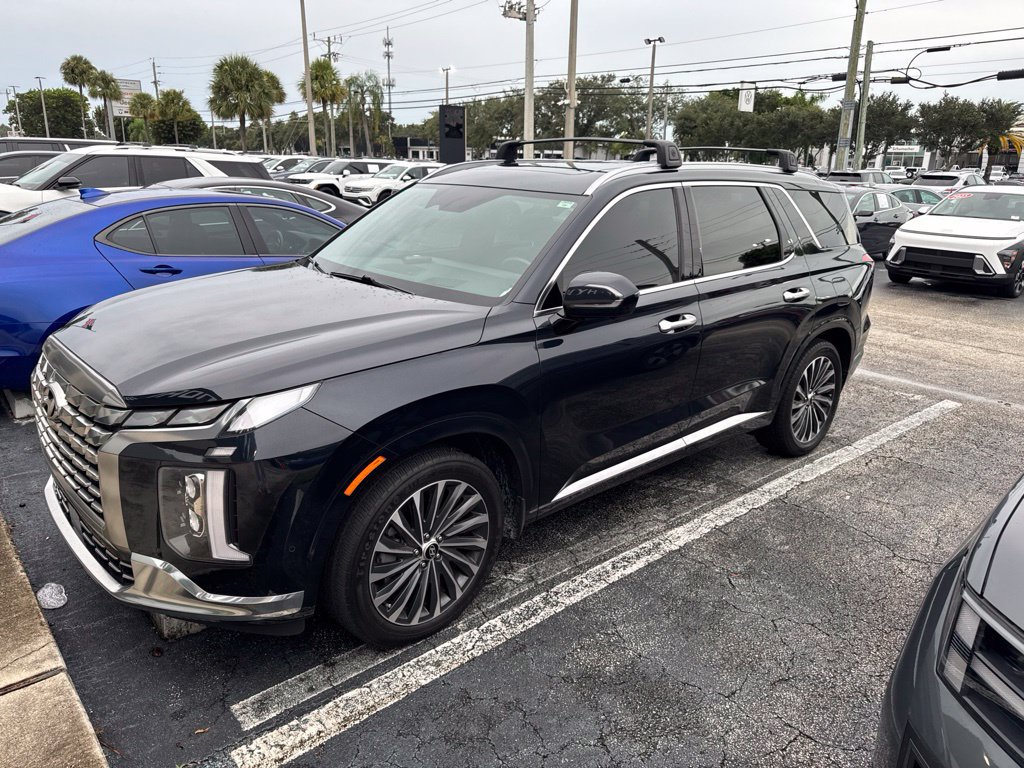 Used 2023 Hyundai Palisade Calligraphy FWD image 2