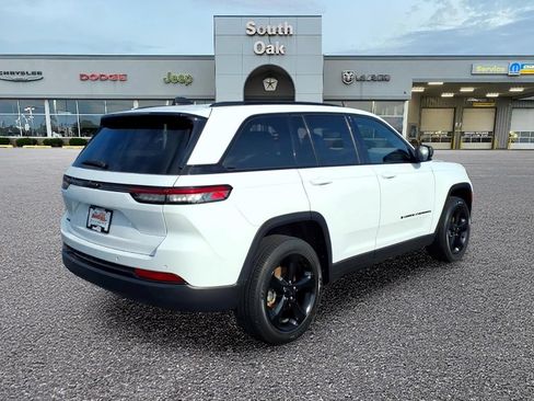 Certified 2023 Jeep Grand Cherokee Altitude AWD/4WD image 3
