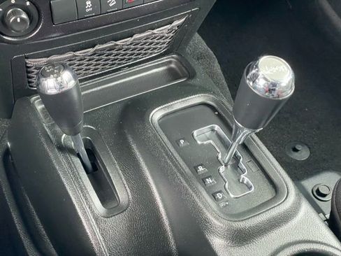 Used 2018 Jeep Wrangler Unlimited Sport image 22