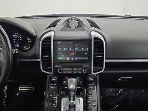 Used 2017 Porsche Cayenne S Platinum AWD/4WD image 16